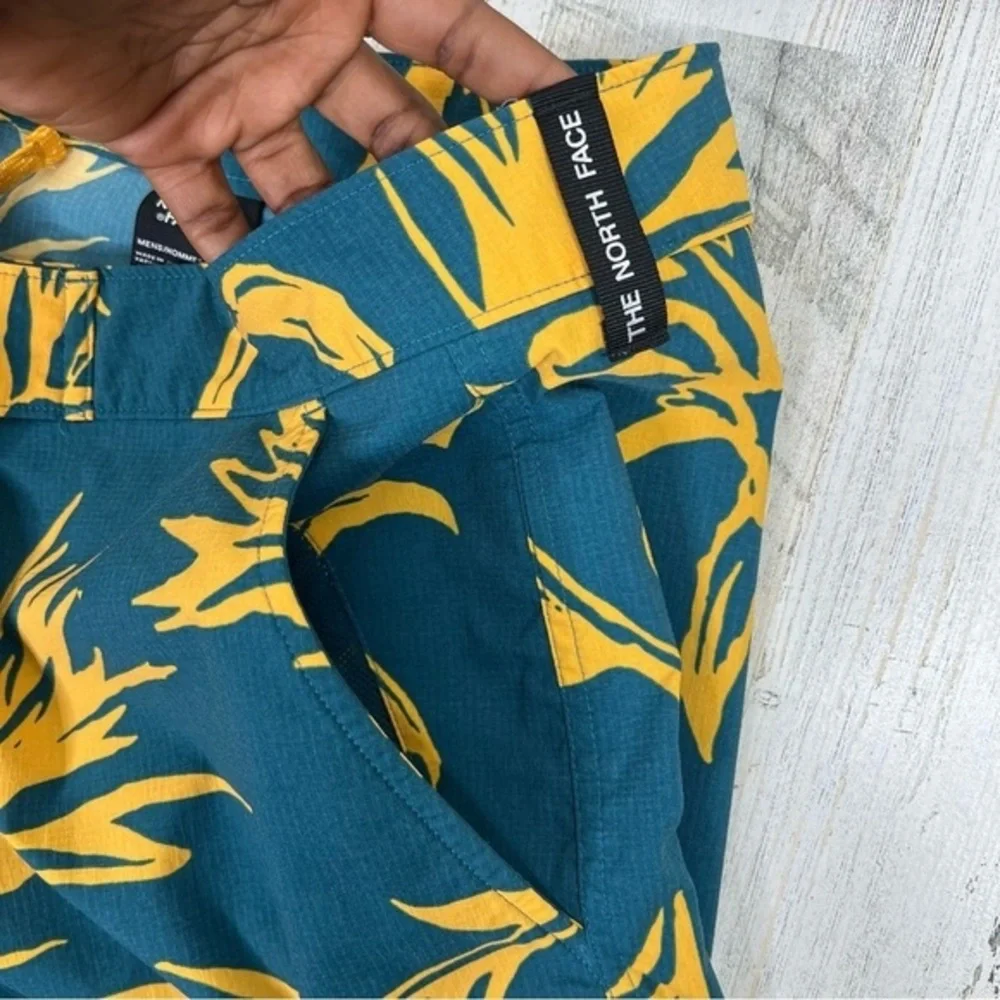 The North Face Men's Shorts Size 36,‎ Unlined